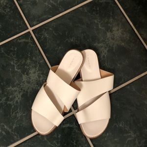 Brand New Tahari White Leather Slide